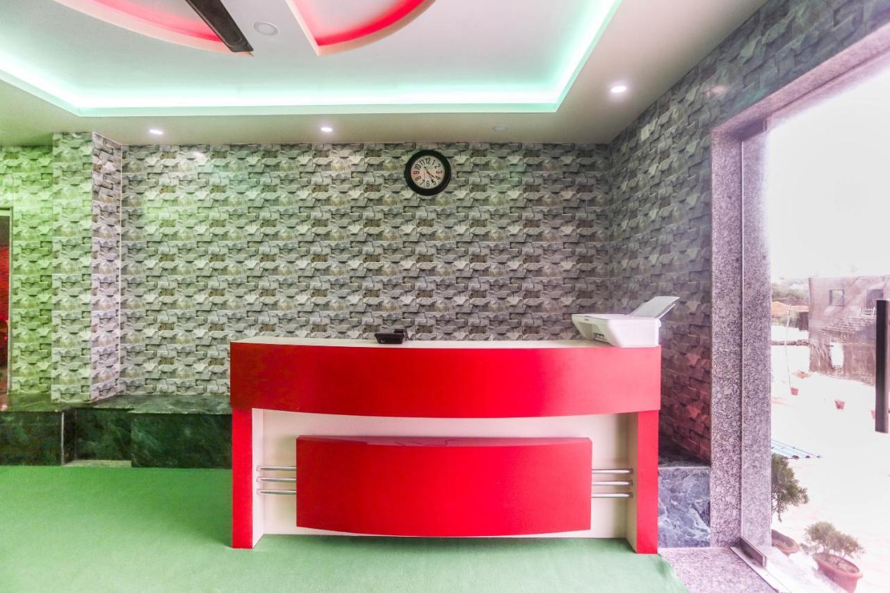 Oyo 60771 New Puri Hotel Eksteriør bilde